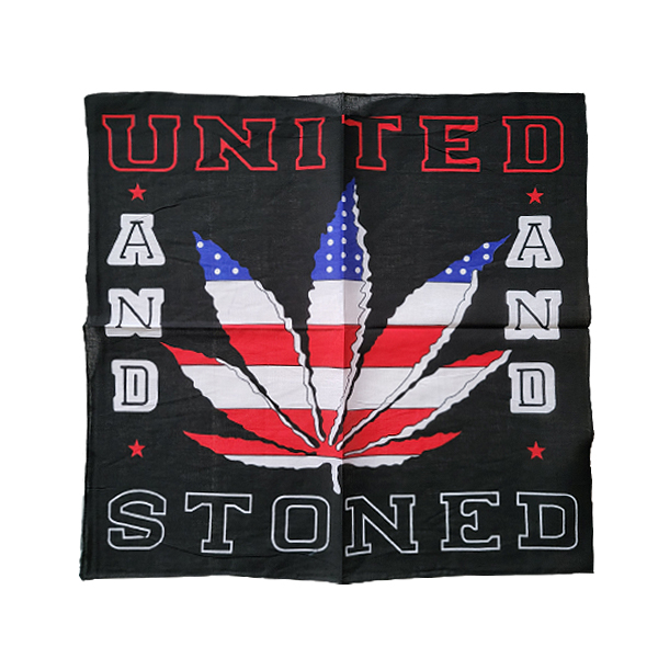 Leuke zwarte bandana met de tekst united and stoned en een afbeelding van een wietblad